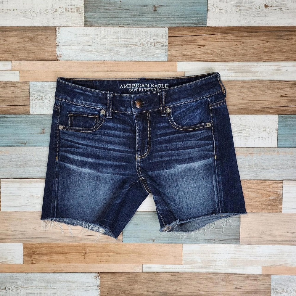 American Eagle Super Stretch Dark Wash Raw Hem Denim Midi Shorts Womens Size 4